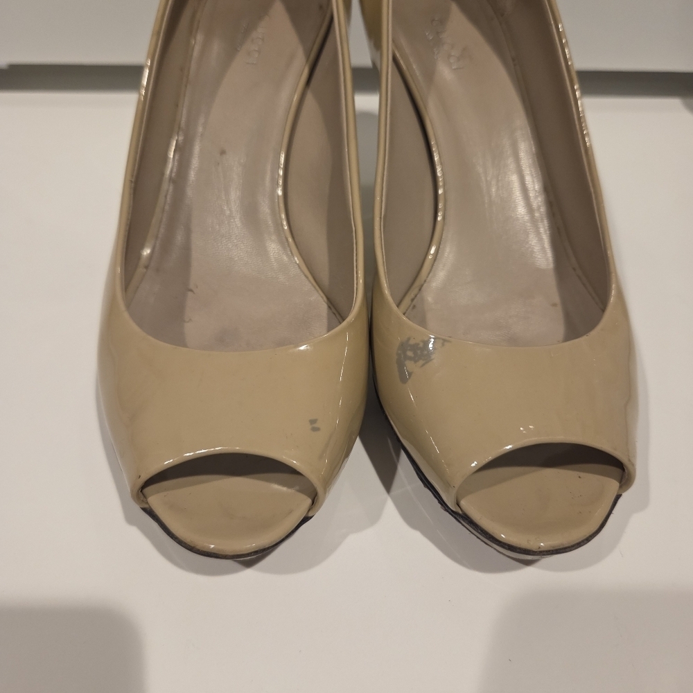 Gucci Tan Patent Leather Peep-Toe Bamboo Low Heels Size 8.5 - Picture 4 of 8